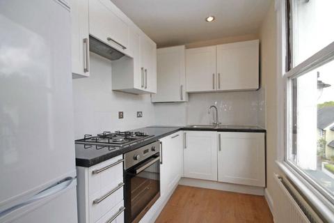 2 bedroom flat for sale, Thames Street, Sunbury-On-Thames, TW16