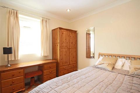 2 bedroom flat for sale, Thames Street, Sunbury-On-Thames, TW16