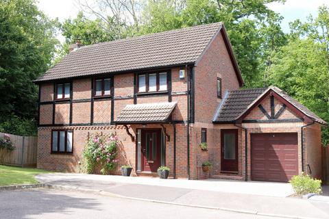 4 bedroom house for sale, Sergison Close, Haywards Heath, RH16