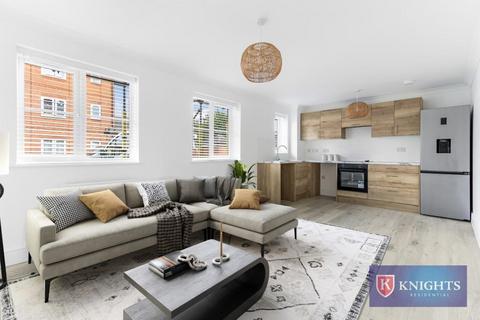 2 bedroom flat for sale, Greenwood Avenue, London, EN3