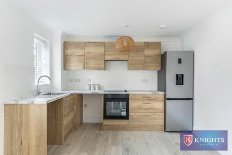 2 bedroom flat for sale, Greenwood Avenue, London, EN3