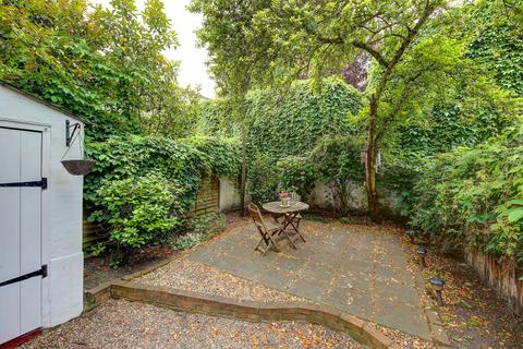 1 bedroom flat for sale, Elspeth Road, London, SW11