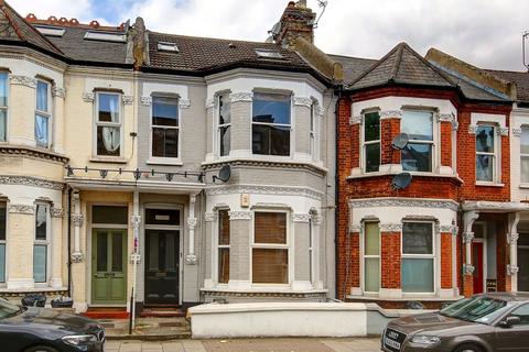 1 bedroom flat for sale, Elspeth Road, London, SW11