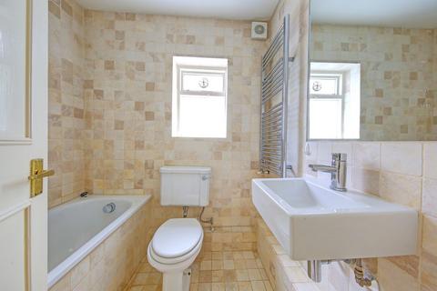 1 bedroom flat for sale, Elspeth Road, London, SW11