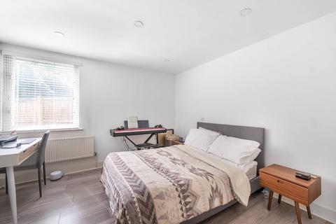 3 bedroom flat to rent, North Bank, St John's Wood, London, NW8