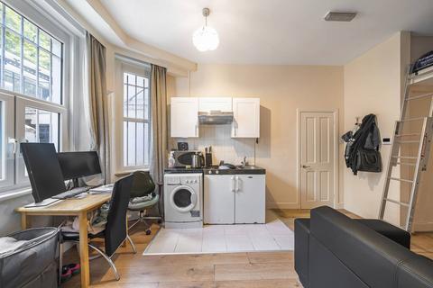 Studio to rent, Cromwell Road, South Kensington, London, SW5