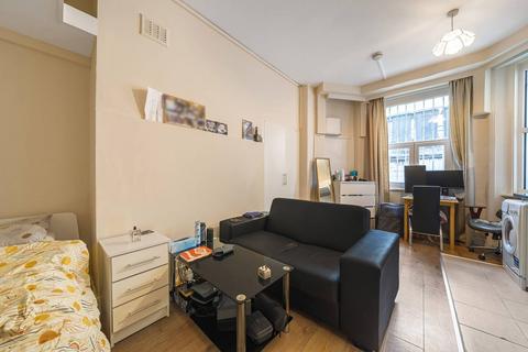 Studio to rent, Cromwell Road, South Kensington, London, SW5