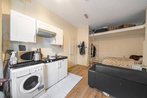 Studio to rent, Cromwell Road, South Kensington, London, SW5