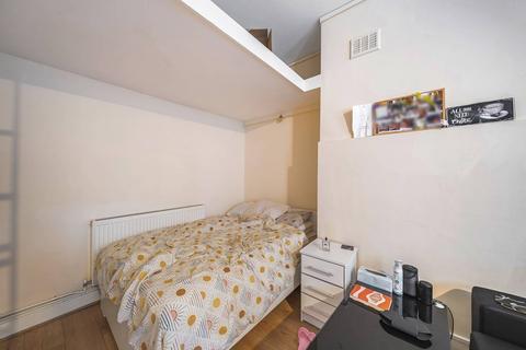 Studio to rent, Cromwell Road, South Kensington, London, SW5