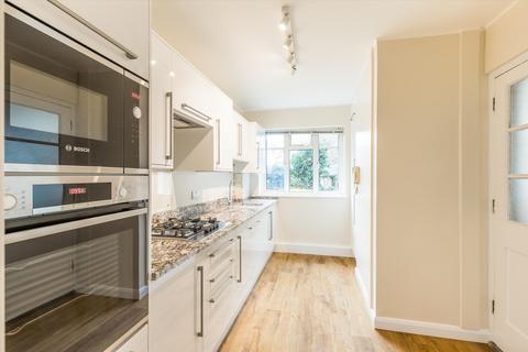 3 bedroom flat to rent, Richmond Hill, Richmond, TW10