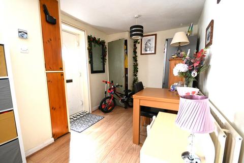 1 bedroom maisonette for sale, High Street, Colnbrook, Berkshire, SL3