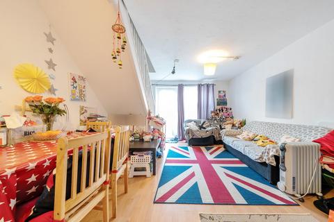 2 bedroom terraced house for sale, Crestwood Way, Hounslow, TW4