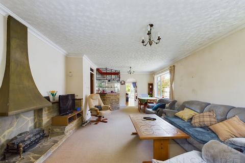 4 bedroom bungalow for sale, Hollybush Road, Crawley RH10