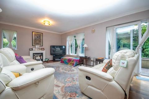 4 bedroom detached house for sale, The Dell, Pinner HA5