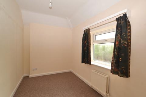 2 bedroom semi-detached house to rent, Turnor Crescent , Grantham