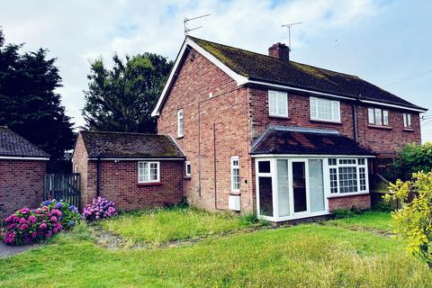 3 bedroom terraced house to rent, Byng Crescent, Thorpe-le-Soken CO16