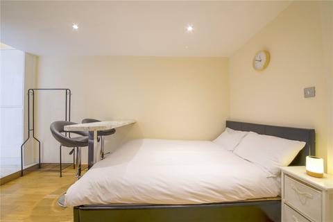 Studio to rent, Essex Road, Angel, Islington, London, N1