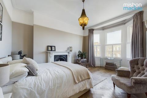 2 bedroom flat for sale, Grand Avenue, Hove, East Sussex, BN3