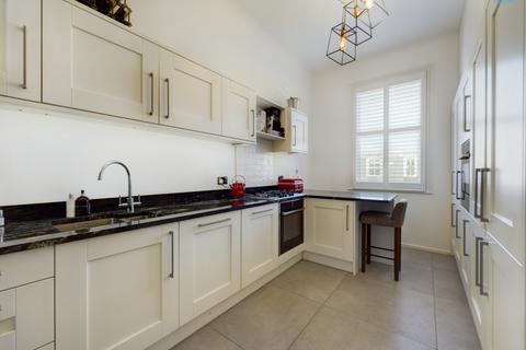 2 bedroom flat for sale, Grand Avenue, Hove, East Sussex, BN3