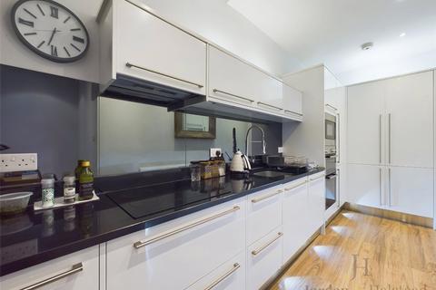 2 bedroom apartment to rent, Macclesfield Road, Wilmslow SK9