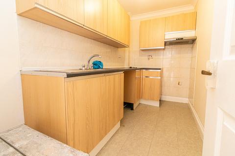 2 bedroom apartment to rent, Victoria Square, Penarth CF64