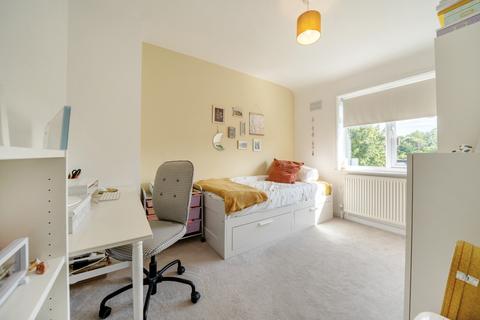 6 Evesham Green, Morden, SM4 6PW