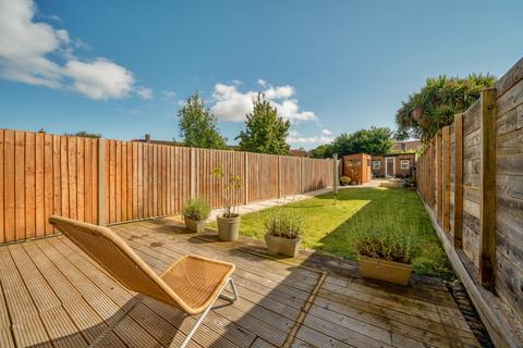 6 Evesham Green, Morden, SM4 6PW