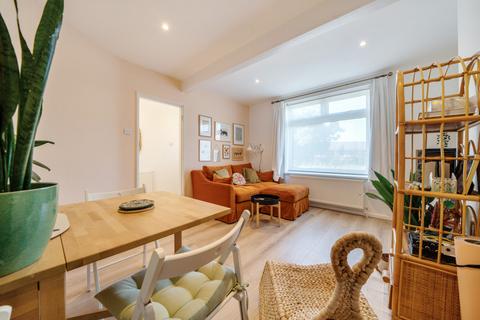 6 Evesham Green, Morden, SM4 6PW