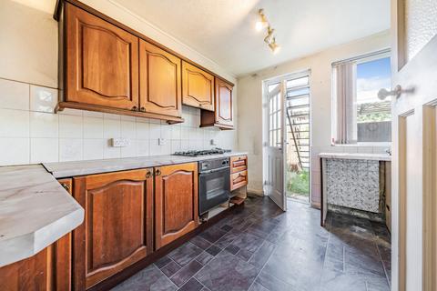 2 bedroom apartment for sale, Heyford Avenue, London SW20