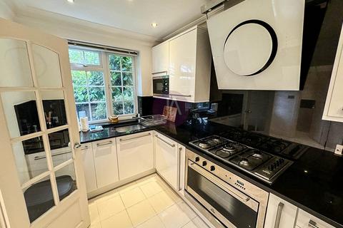 3 bedroom terraced house to rent, Randolph Avenue, Maida Vale, London, W9