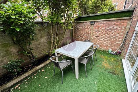 3 bedroom terraced house to rent, Randolph Avenue, Maida Vale, London, W9