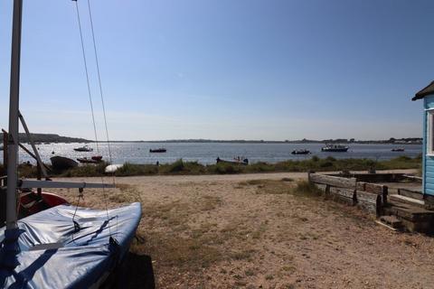 1 bedroom property for sale, Mudeford Sand Spit, Hut 159.