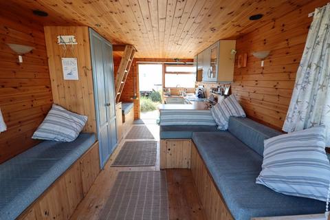 1 bedroom property for sale, Mudeford Sand Spit, Hut 159.