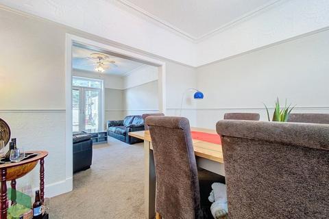 6 Warwick Avenue, Darwen, BB3 0HX