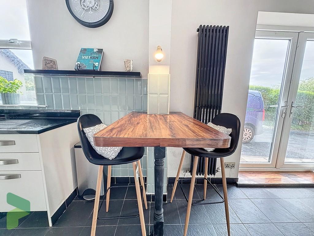 Fully Fitted Kitchen Dining Area