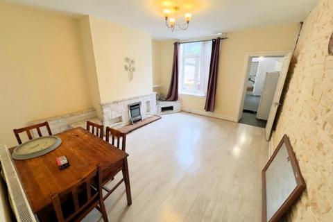 3 bedroom terraced house to rent, Blackburn Road, Astley Bridge, Bolton