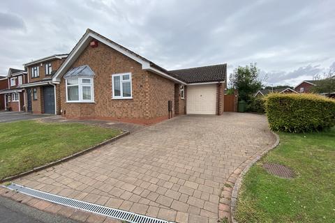 2 bedroom detached bungalow to rent, Fullbrook Close, Solihull B90