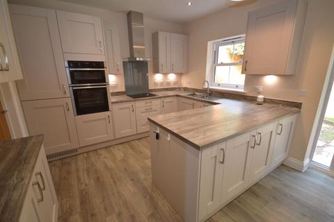 3 bedroom detached house for sale, Wedgwood Gardens, Abergavenny