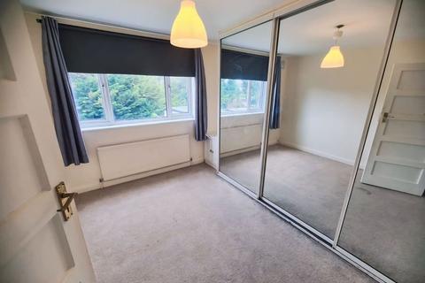 2 bedroom flat to rent, Canons Court, Stonegrove, EDGWARE, Middlesex, HA8 7ST