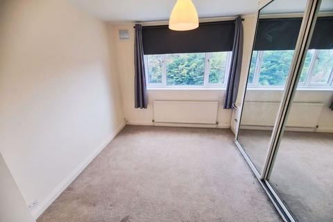 2 bedroom flat to rent, Canons Court, Stonegrove, EDGWARE, Middlesex, HA8 7ST