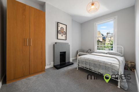 Flat B, 1 Foulden Road, London, N16 7UU