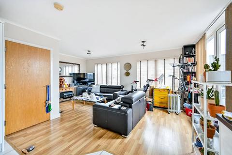 1 bedroom flat for sale, Greenbank Court, Hounslow, Isleworth, TW7