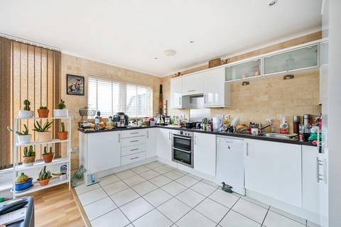 1 bedroom flat for sale, Greenbank Court, Hounslow, Isleworth, TW7