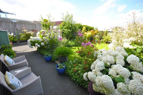 2 bedroom detached bungalow for sale, Salcombe Grove, Doncaster DN10