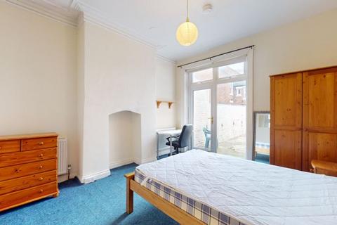 6 bedroom terraced house for sale, Heaton Hall Road, Newcastle Upon Tyne NE6
