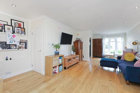 9 Knowle Road, Twickenham, TW2 6QH