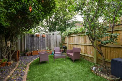 9 Knowle Road, Twickenham, TW2 6QH
