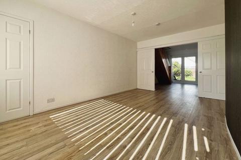 3 bedroom semi-detached house to rent, Ashes Drive, Breightmet, Bolton