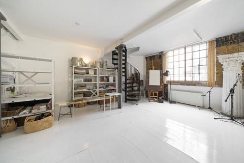 2 bedroom maisonette for sale, Tanners Yard, Long Lane, SE1