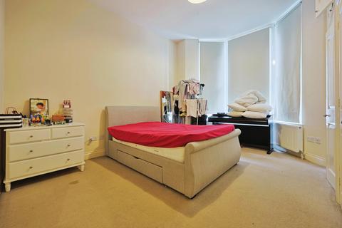 2 bedroom flat to rent, Sinclair Road, W14
